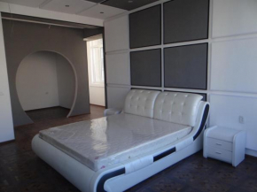 Отель 2 bedroom apt. at Somoni street  Душанбе